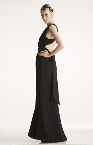 هكذا تختارين الفستان الطويل بالصور