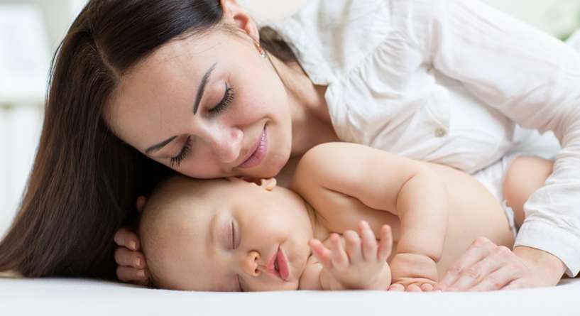 8 نصائح ليكون طفلك أهدأ وأقل بكاء في أول 6 أشهر من عمره
