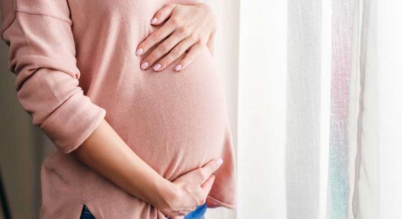 افرازات الحمل في الشهر الثاني واسبابها
