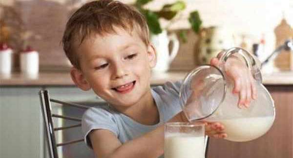 ما أهمية الحليب لنمو طفلك؟