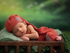 الطفل فى الشهر الاول بعد الولادة وتطور حواسه وجسمه