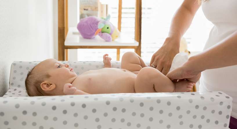 عدد مرات التبرز عند الطفل الرضيع