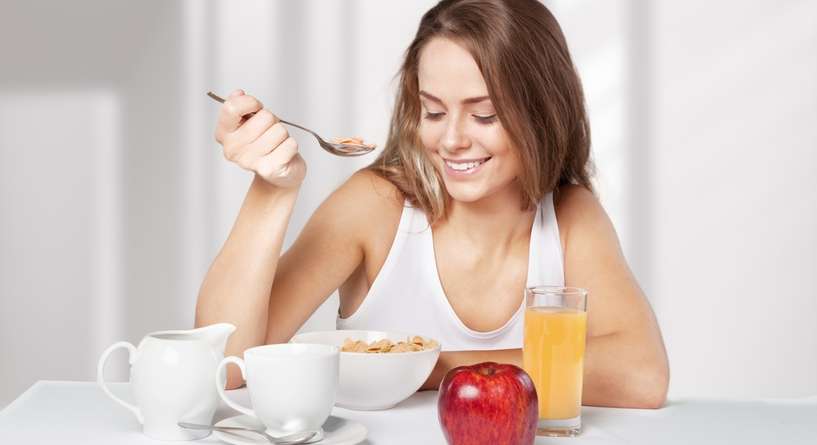 4 أخطاء شائعة أثناء الفطور