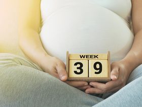 كيف تكون حركة الجنين في الاسبوع 39 وهل زيادتها من علامات الولادة؟