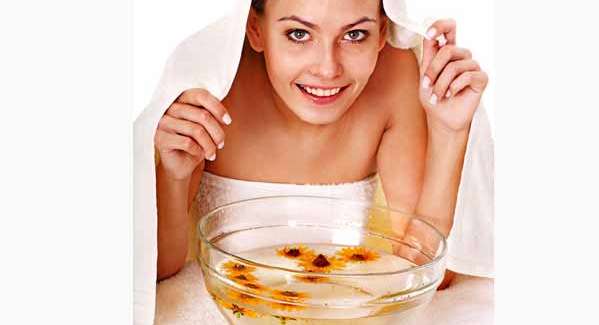 طرق  لتنظيف الوجه بالبخار