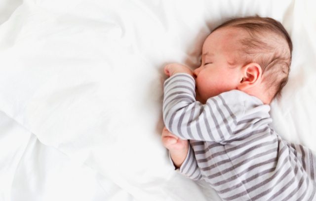 نوم الطفل الرضيع في مرحلة التسنين