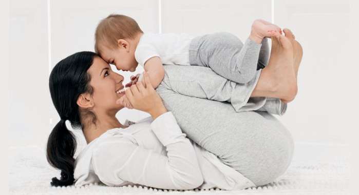 كيفية تعويد الرضيع على قضاء الوقت على بطنه