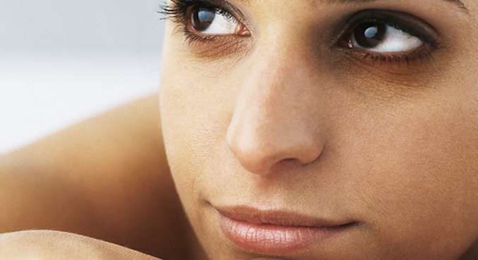 خلطات ووصفات لمعالجة الهالات السوداء