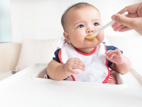 وصفات مغذية للطفل من عمر 6 إلى 9 أشهر