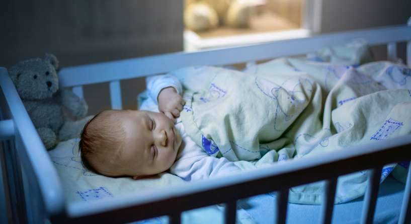 اسباب عدم نوم الرضيع في الليل وما هو الحل