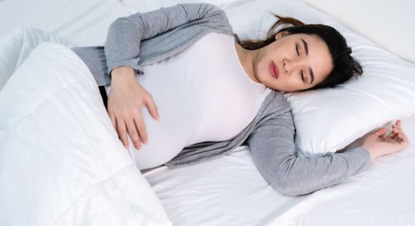 هل الحامل بولد تنام كثيرا وما علامات الحمل بولد؟