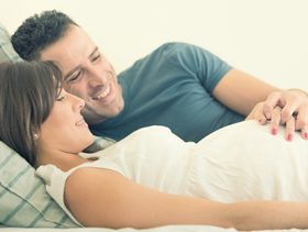 العلاقة الزوجية اثناء الحمل فى الشهر الثامن ممكنة