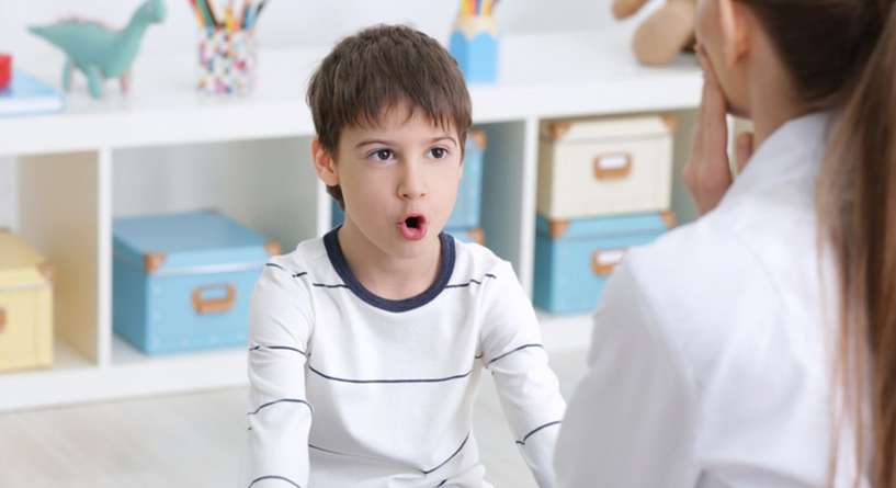 متى يعتبر الطفل تأخر في الكلام وكيف يمكن اكتشاف ذلك؟