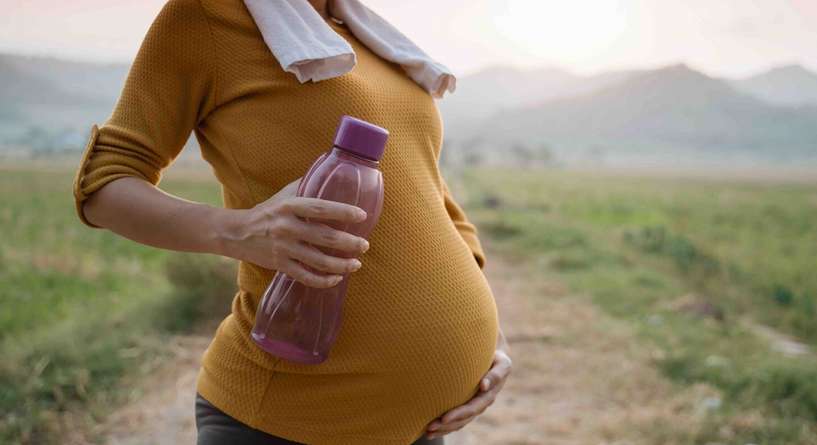 هل المشي يضر الحامل في الشهور الاولى وما النصائح الواجب اخذها بعين الاعتبار؟