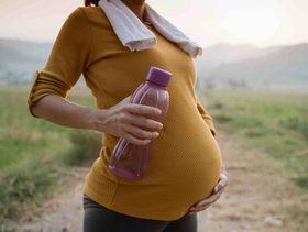 هل المشي يضر الحامل في الشهور الاولى وما النصائح الواجب اخذها بعين الاعتبار؟