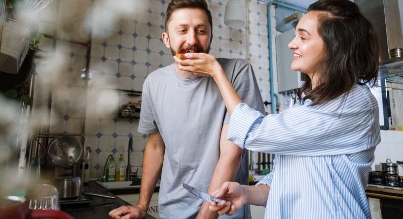 هل جرثومة المعدة معدية بين الزوجين