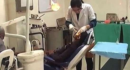 ازالة 80 سنا زائدا من فم طفل 
