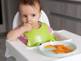 ماذا يتضمن جدول تغذية الطفل الرضيع في الشهر السادس