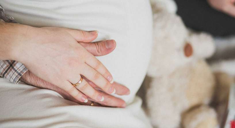 3 طرق آمنة للجماع اثناء الحمل