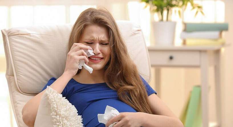 ماذا يحدث للجنين عندما تبكي الام