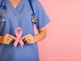 حملة توعية ضد سرطان الثدي في الإمارات