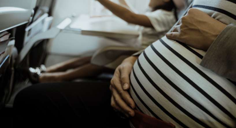 هل السفر بالطائرة يضر الحامل في الشهر الرابع