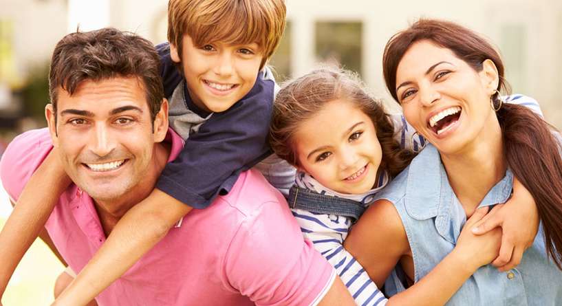 تصرفات على الوالدين القيام بها عندما يفاضل الطفل بينهما!