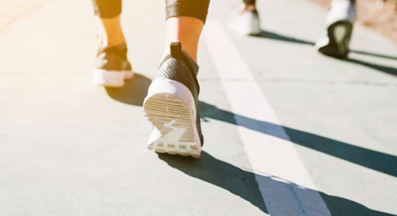 هل المشي السريع يشد الجسم وما هي فوائده الصحية؟