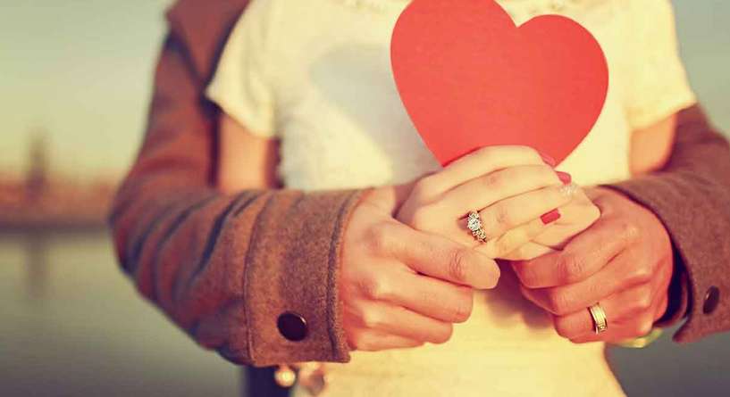 علامات تؤكد انه سيحبك إلى الأبد