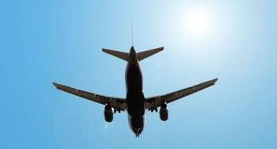 طالبة سعودية تطالب بقيادة الطائرات!