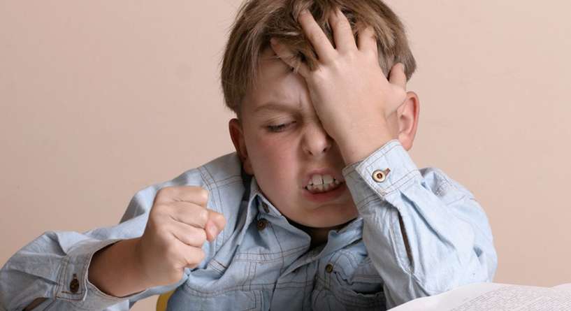 اكتشفي اسباب وكيفية التعامل مع الطفل العصبي في المدرسة!