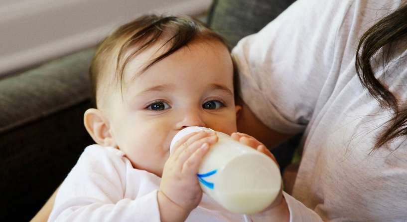 كيف اختار الحليب المناسب للطفل