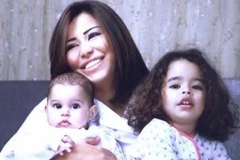 صور جديدة لشيرين عبد الوهاب مع إبنتَيها