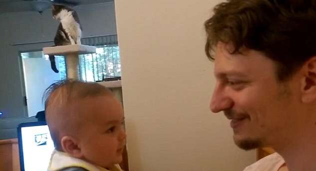 بالفيديو: ابن الـ3 أشهر يقول لوالده أحبك