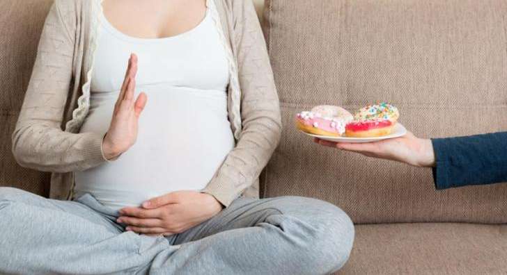 فوائد التوقف عن أكل السكر أثناء الحمل