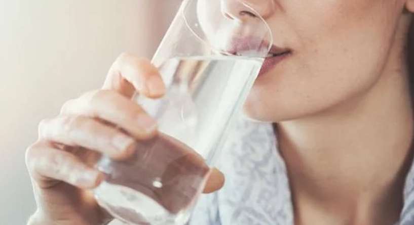 هل شرب الماء يؤثر على نتيجة تحليل السكر