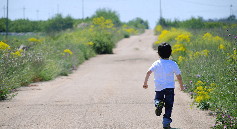 دراسة تبين فائدة لمشي الطفل بسرعة