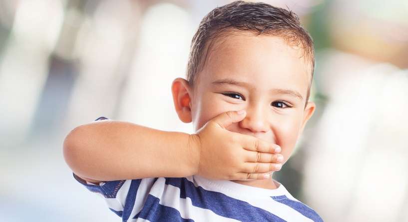 ما هي اسباب رائحة الفم الكريخة عند الاطفال