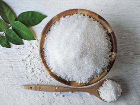 هل يمكن تبييض الاسنان بالملح