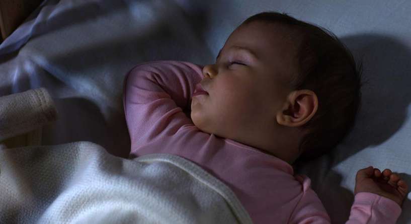 هل يجب ايقاظ الرضيع للرضاعة في الليل 