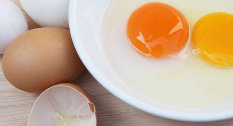 سبب اختلاف لون صفار البيض