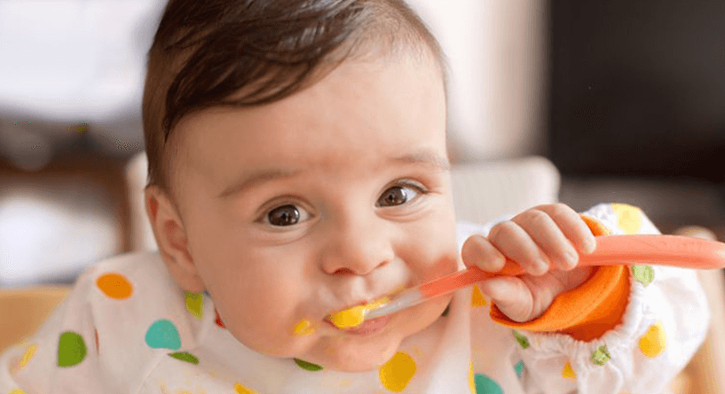 مخاطر اطعام الطفل قبل بلوغه 6 اشهر