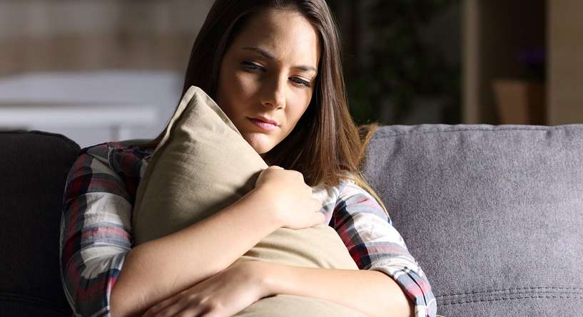 كيف تعرف ان الشخص يحبك وهو بعيد عنك