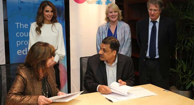 الملكة رانيا تشجع التعليم الالكتروني باللغة العربية