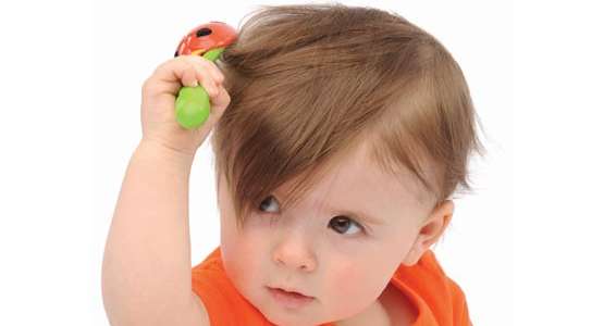لماذا يتساقط شعر طفلكِ؟