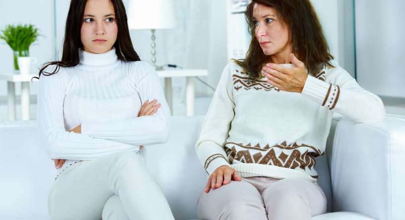 8 أمور مزعجة للغاية تقوم بها كل حماة