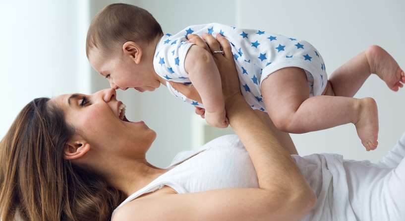 جدول تطور الطفل من 6 اشهر الى السنة