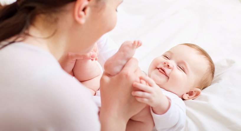 دراسة جديدة ستدفعك الى تقليد حركات طفلك