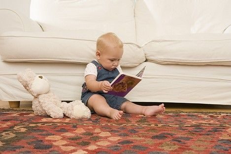 علّمي طفلكِ القراءة في شهوره الأولى