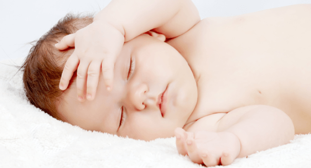 اسباب وعلاج قشرة الرأس عند الرضيع